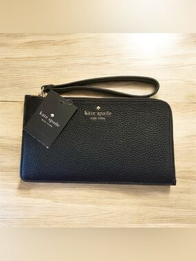 NEW kate spade Lucy Black Pebbled Leather Medium LZip Wristlet KE574